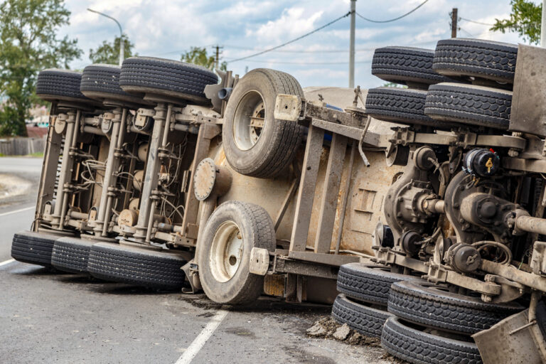 12 of the Biggest Causes of 18 Wheeler Accidents in Tennessee